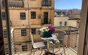 Well Located 2 Bedroom Flat In St.Julians